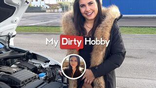 Amateur Jenny_stella bekommt ihre beiden Löcher gefüllt