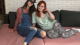 Iva_Sonnenschein entjungfert ihre schüchterne Freundin beim Lesbenfick