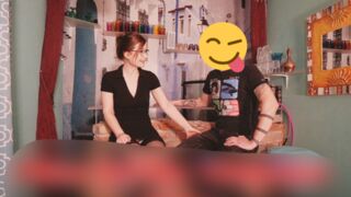 Amateurin Tiny Emily lässt sich beim Userfick direkt blank ficken ohne Gumme
