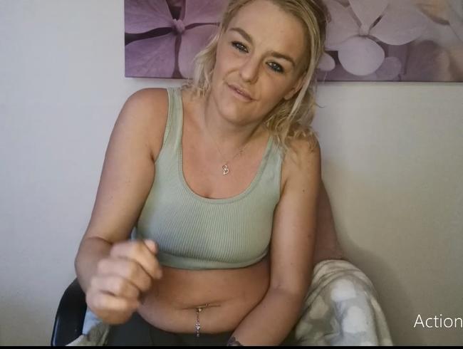 Die Amateurin Lilly_33 zeigt ihren intensiven Höhepunkt