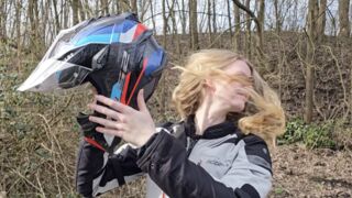 Bikergirl_97 zeigt sich komplett nackt