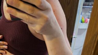 LaraLou30 zieht sich vor deinen Augen aus