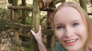 Emma_Wolf pisst eiskalt vom Hochsitz herunter