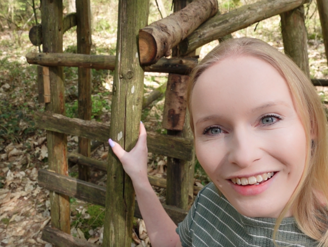 Emma_Wolf pisst eiskalt vom Hochsitz herunter