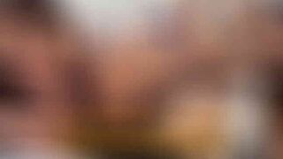 MonaMystery bekommt den dicken Kolben in ihr Arschloch gerammt