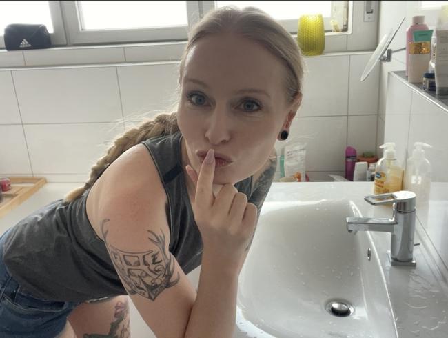 Emma_Wolf lässt für ihren Exfreund die Pisse laufen