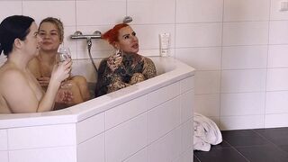 Cat-Coxx erlebt geile Gruppenfick Orgie