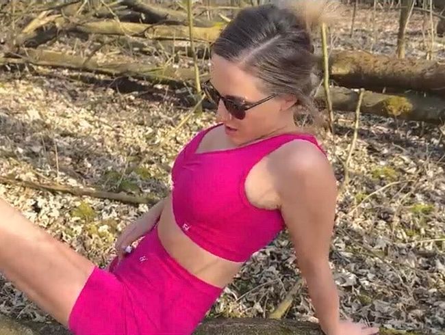 Dirtygirl644 erlebt einen Quickie im Wald
