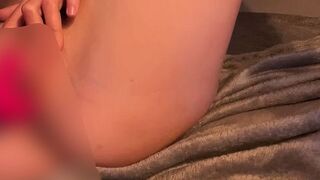 Elisa90 verwöhnt sich mit ihrem Vibrator