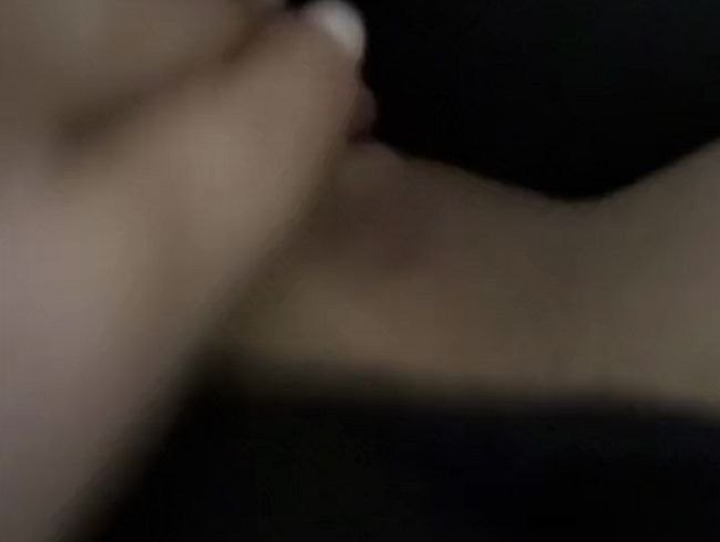 alicexx69 besorgt es sich im Büro