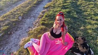 Candy_Suck lässt sich auf dem Feld bumsen