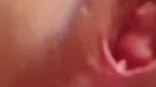 SweetCurvy78 besorgt es sich selbst anal