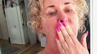 Secret-Jasmin pisst beim aufräumen spontan los