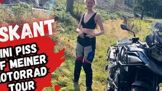Bikergirl_97 muss pinkeln bei der Tour
