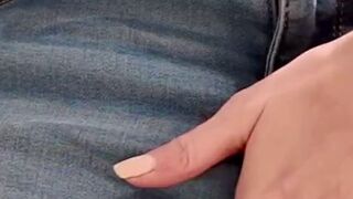 Kati Hot: User will sehen, wie ich mir die Hose vollpisse