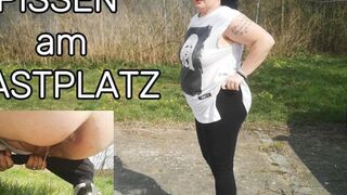 LADY-LENA @ Er quatscht mich beim Pissen auf dem Ratsplatz an