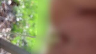Sexbabes muss im Park spontan pissen