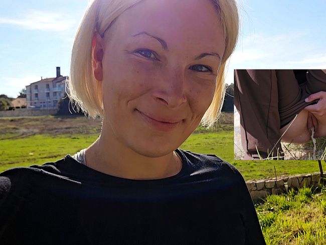 Sunny-Sin wird beim Pissen erwischt