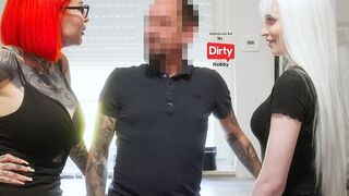 Cat-Coxx erwischt ihn mit der Putzfrau und fickt beide ab