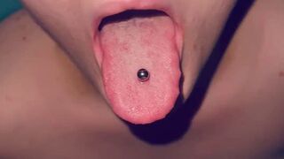 Sexybunny123316 genießt das Sperma im Gesicht