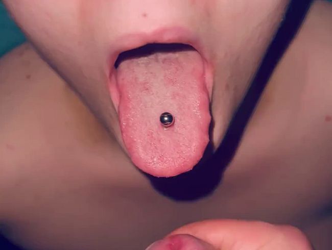 Sexybunny123316 genießt das Sperma im Gesicht
