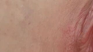 Entspannen mit meinem neuen Dildo (Schlampentraining)