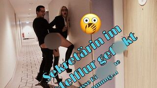 [Costas Antonis] Die Sekretärin wird im Flur gebumst