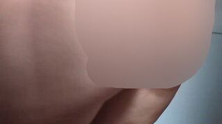 Die-Hannah treibt es mit dem geilen Anal Dildo