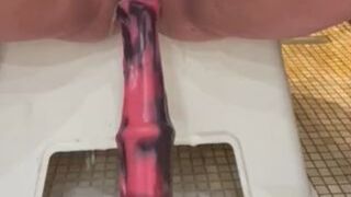 EinsameEhefrau04 lässt sich mit Sperma anspritzen