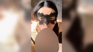 Teresa-Winter gibt dem dicken Pimmel einen Blowjob