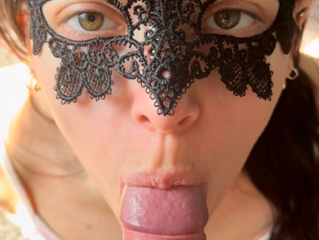 Teresa-Winter gibt dem dicken Pimmel einen Blowjob