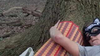 Secret_juice probiert ihren Vibrator beim Outdoor Sex
