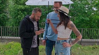 Jenny_Stella lässt sich im Sandwich ficken an Pfingsten