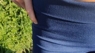 Lea_Stern lässt ihren Natursekt im Strahl spritzen