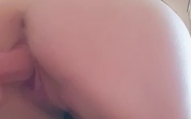 xLiLux benutzt zum ersten Mal die Sex Maschine