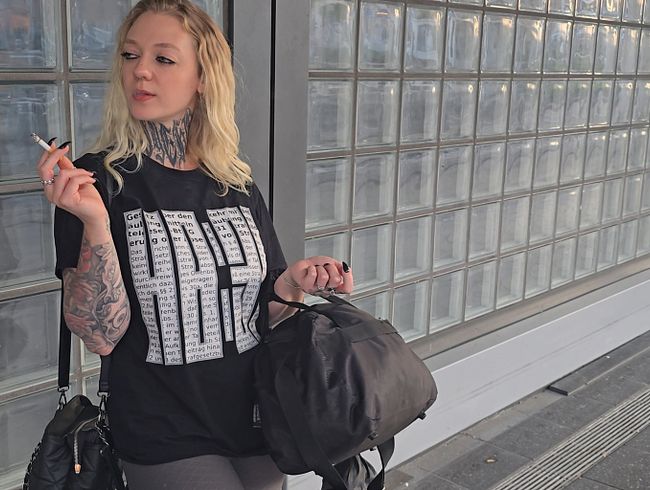 Valery_Venom lässt sich einfach blank bumsen