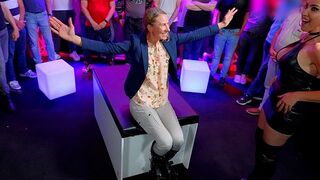 Massen Bukkake zum Geburtstag mit Daynia! Milf macht mich zum Fickobjekt