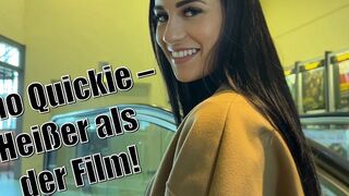 Lola_Candy genießt den Quickie im Kino