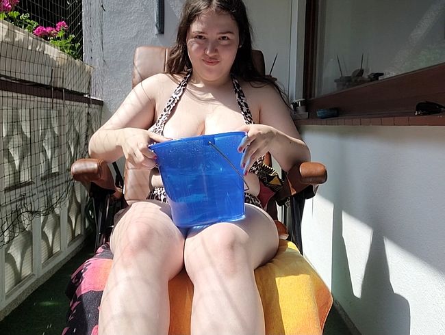 Lia123432 hat Lust auf eine Abkühlung