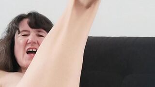 Katrice2 erlebt einen geilen Orgasmus mit dem Dildo