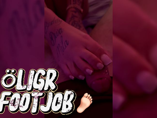 -MelinaCurves liebt den öligen Fußjob
