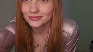 Skylar-Sweet - Geht das zu weit? Mein 1. Mal komplett nackt im Netz