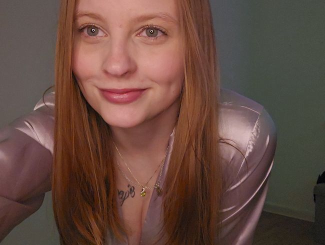 Skylar-Sweet - Geht das zu weit? Mein 1. Mal komplett nackt im Netz