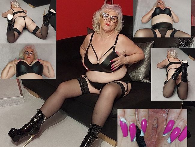 pure-vicky ist in sexy Leder Dessous heiß auf ihr Date