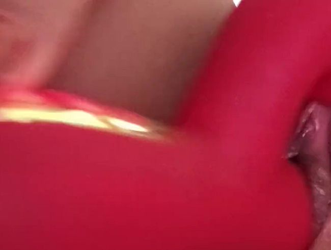 Thai Luder macht es sich zum 1. Mal mit einem G-Punkt Vibrator (Thai-Darika)