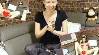 Ronya-Rabe @ Plug in den Arsch, damit die Muschi enger ist