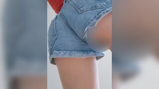xLiLux pisst in ihre Jeans