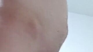 sheiny_mindy gibt dem User einen Deepthroat
