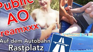Tiny-Emily lässt sich auf dem Parkplatz Public besamen