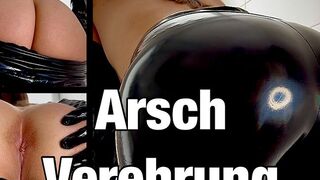 MissNicole lässt sich den Arsch ablecken
